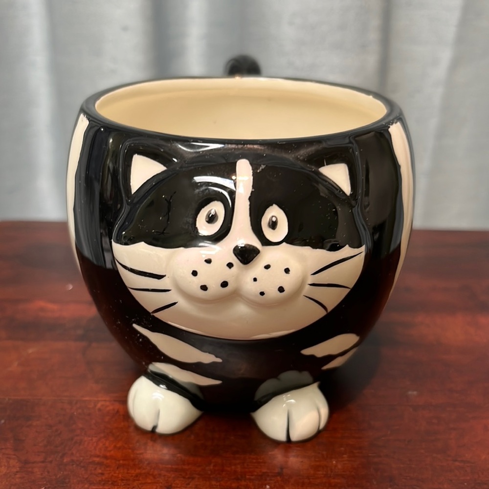 Pier 1 Imports Chubby Cat Mug Handpainted Dolomite Dishwasher Safe Microwaveable